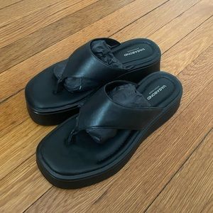 Vagabond shoemakers black leather courtney sandals